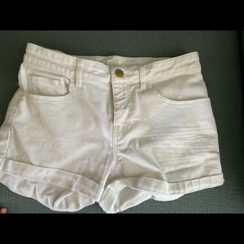 H & M white shorts